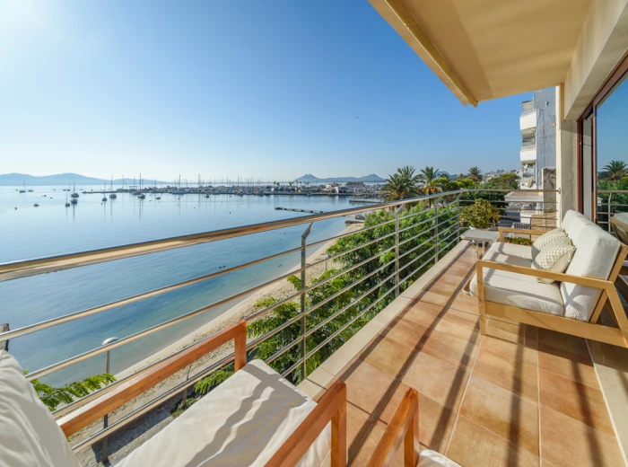 Spectacular seafront apartment in Puerto Pollensa-23