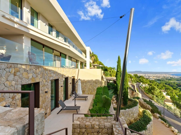 Dazzling villa with spectacular sea views-31