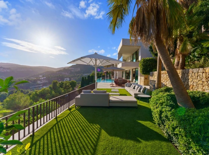 Dazzling villa with spectacular sea views-6