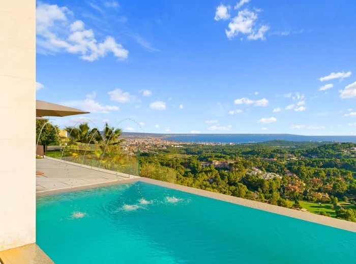 Dazzling villa with spectacular sea views-7