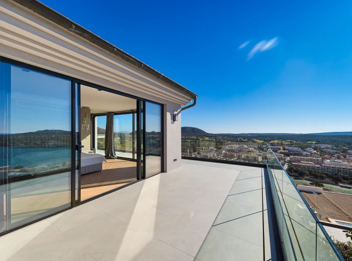 State-of-the-Art Villa with Sea View in Santa Ponsa-12