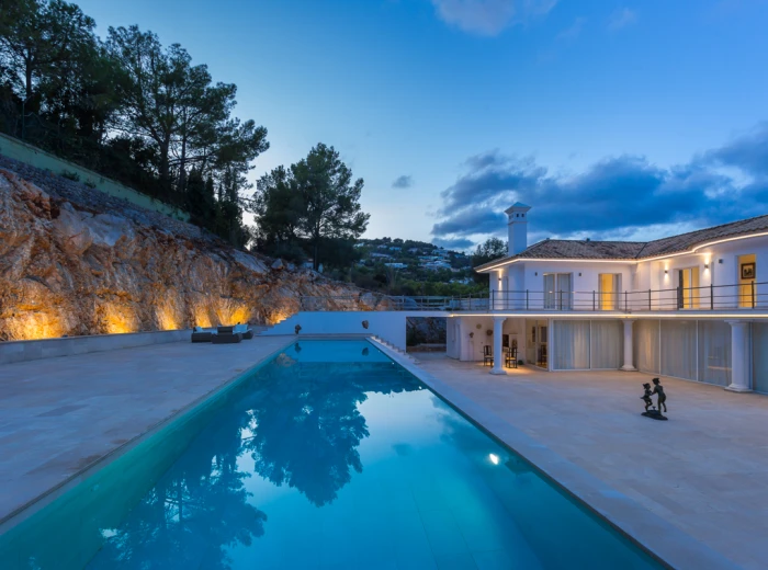 Elegant family villa in Son Vida Hills-12