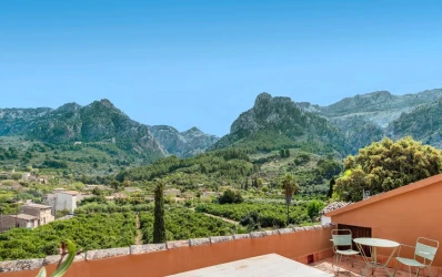 Beautiful town house with pool in Sóller
