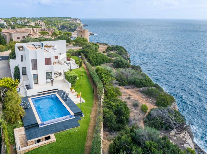 Villa in 1st sea line with view to "Es Pontas"-1