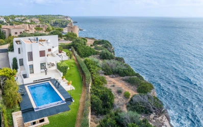 Villa in 1st sea line with view to "Es Pontas"
