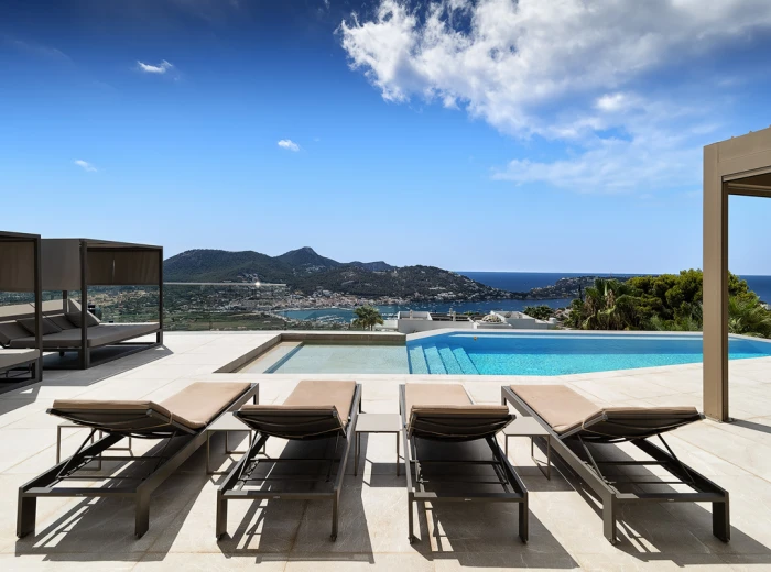 Spectacular villa with amazing panoramic views-5