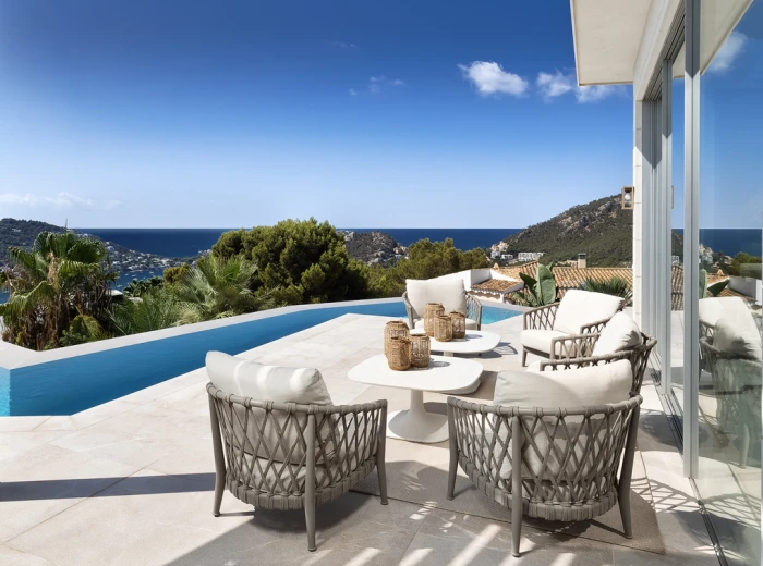 Spectacular villa with amazing panoramic views-2