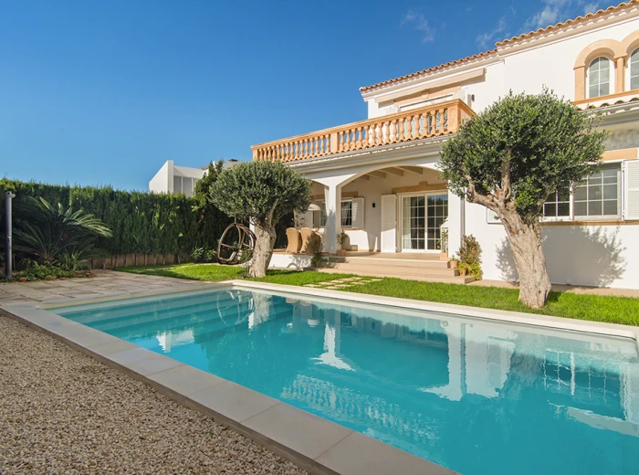Villa mediterránea con piscina en Sa Torre-17