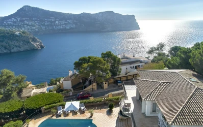 Mediterrane Villa mit Blick und Ferienvermietungslizenz