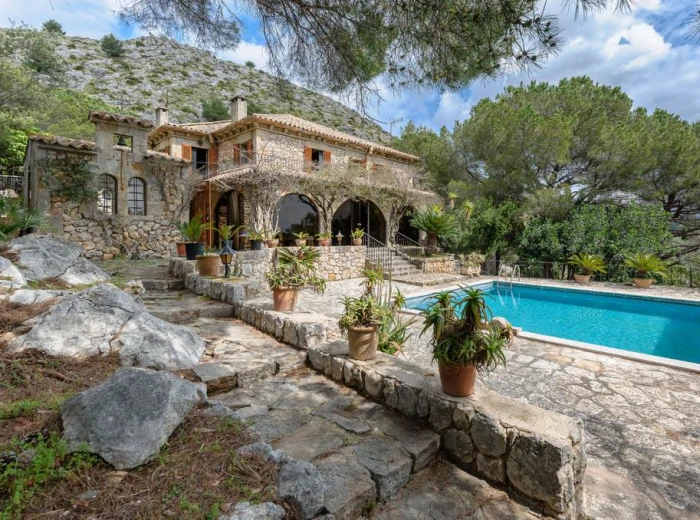 Magnificent country estate close to Pollensa-1