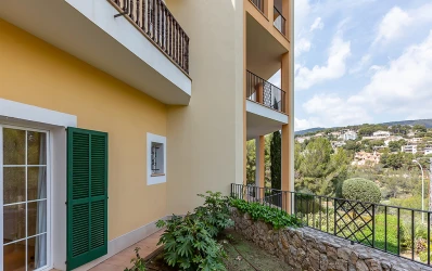 Apartment with mountain views in Bendinat
