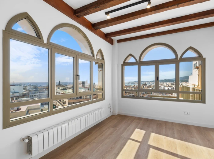Stylishly renovated and characterful penthouse with terraces, views and lift-1
