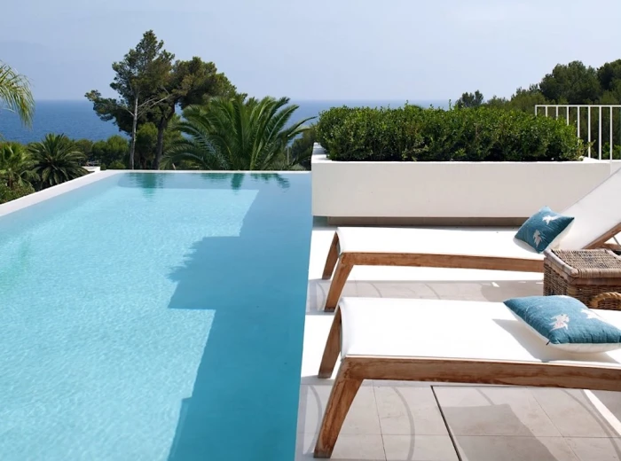Villa de diseño con fantásticas vistas al mar en Costa de los Pinos-1