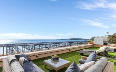 Ample apartment with gorgeous sea views