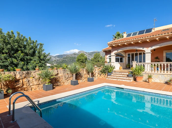 Family-friendly villa with wonderful mountain views-24