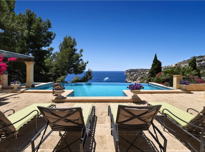 Villa mediterránea con vistas al mar y licencia vacacional-1