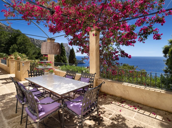Villa mediterránea con vistas al mar y licencia vacacional-8