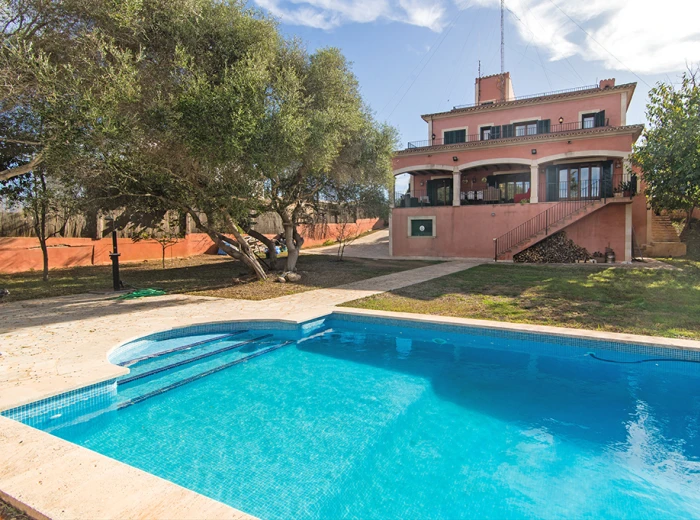 Villa mediterránea con piscina en Sa Torre-3
