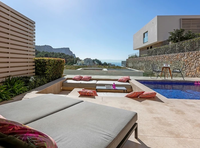 Moderna villa con vistas al mar en lujoso complejo residencial-1