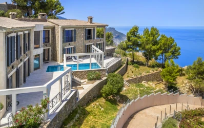 Impresionante villa con espléndidas vistas al mar