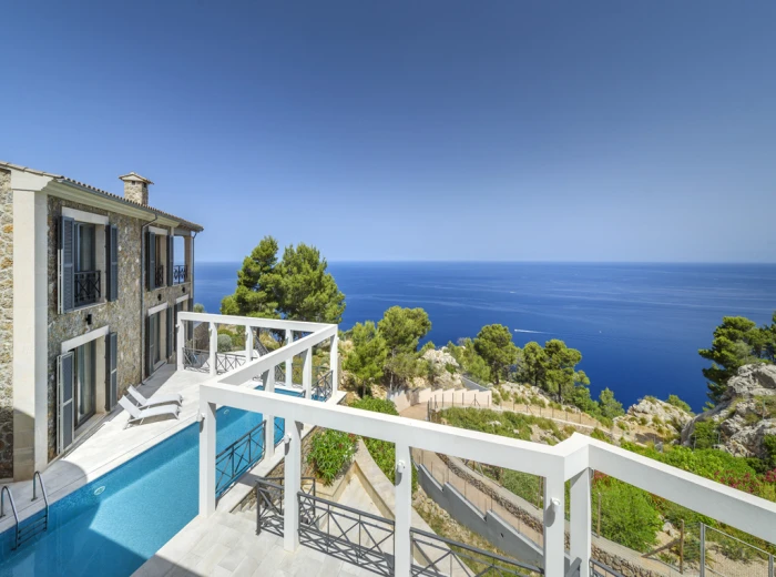 Impressive villa with stunning sea views-21
