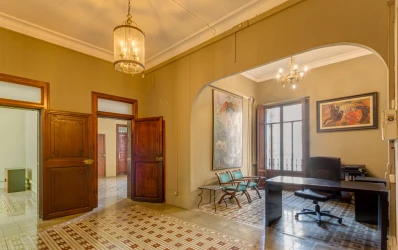 To renovate: Flat with characteristic details in the Old Town - Palma