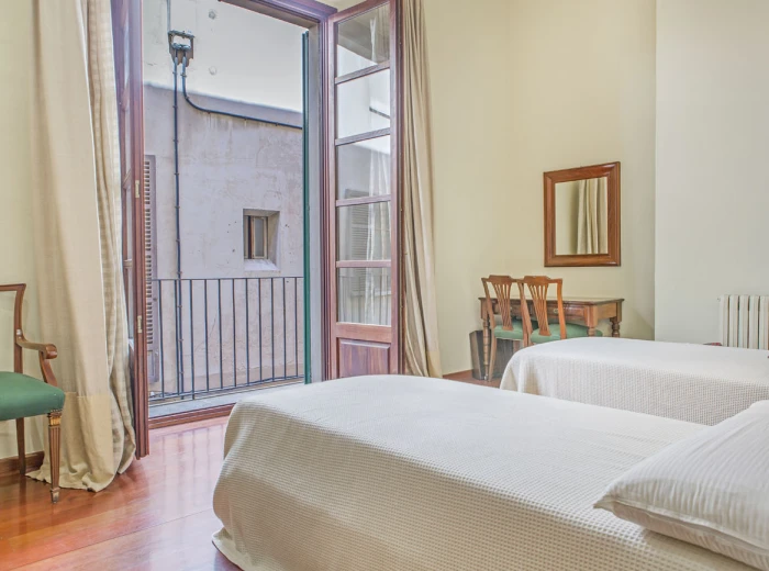 Belle Etage with sea view terrace and parking in the Old Town of Palma de Mallorca-12