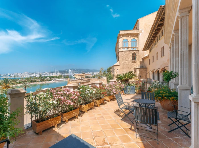 Belle Etage with sea view terrace and parking in the Old Town of Palma de Mallorca-1