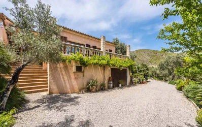 Country home in a wonderful location with views of Capdepera
