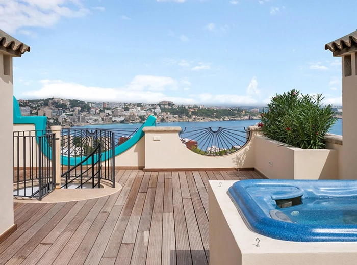 Outstanding sea view penthouse in prime location in Bendinat-1