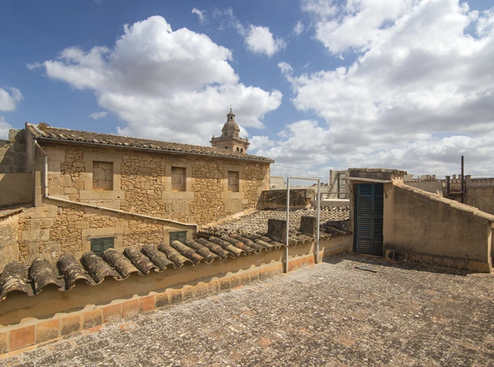 Historic townhouse for renovation in Algaida-12