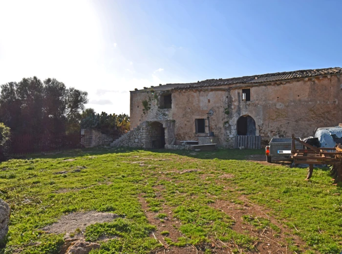 Mallorquin country house to renovate in Llubi-4
