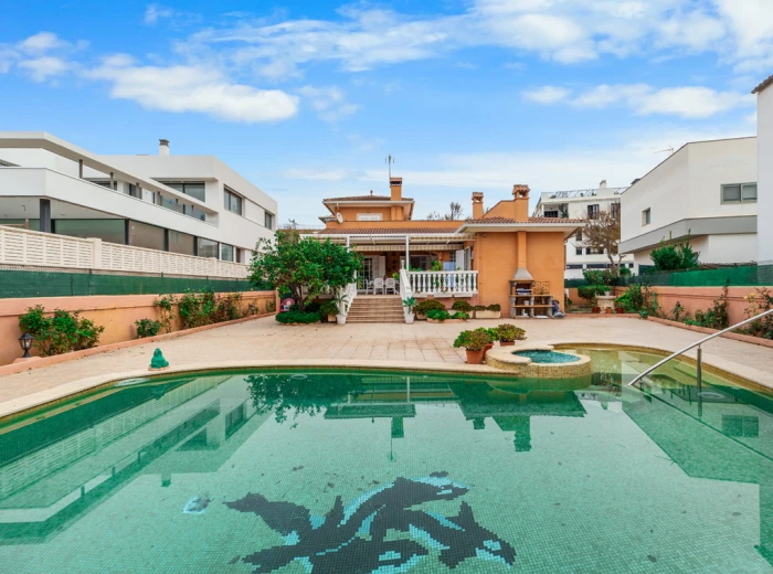 Bonito y amplio chalet con terrazas y piscina en Cuidad Jardin-11