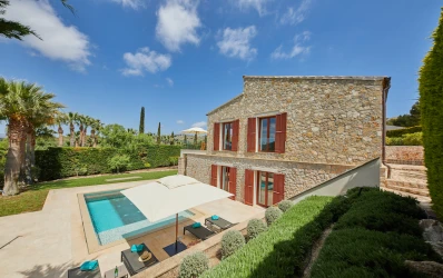 Stylish villa with rental licence on the golf course in Canyamel