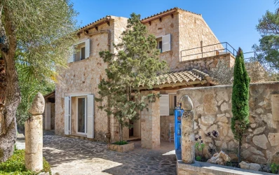 Charming natural stone finca with pool close to the beach
