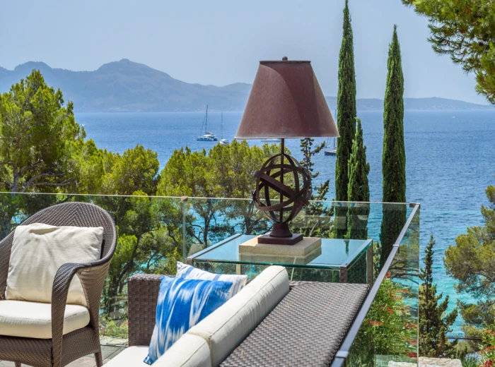 Luxury villa with beachfront view in Formentor-5