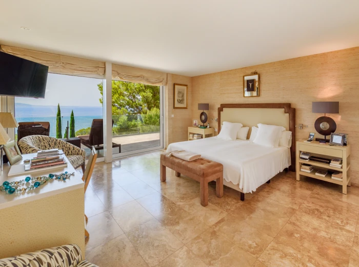 Luxury villa with beachfront view in Formentor-15