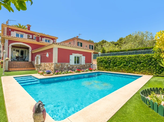 Schöne Villa mit Pool in privilegierter Lage an der Playa de Palma - Mallorca-1