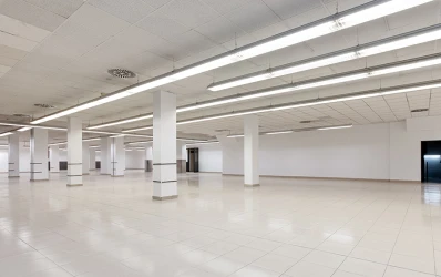 Large commercial space in excellent location
